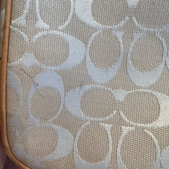 Coach Mini Shoulder Clip Bag, Light Brown, slightly used Signature Hampton #6091 - Picture 5 of 7